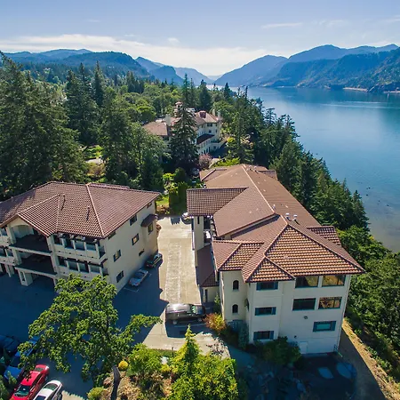 Columbia Cliff Villas-3